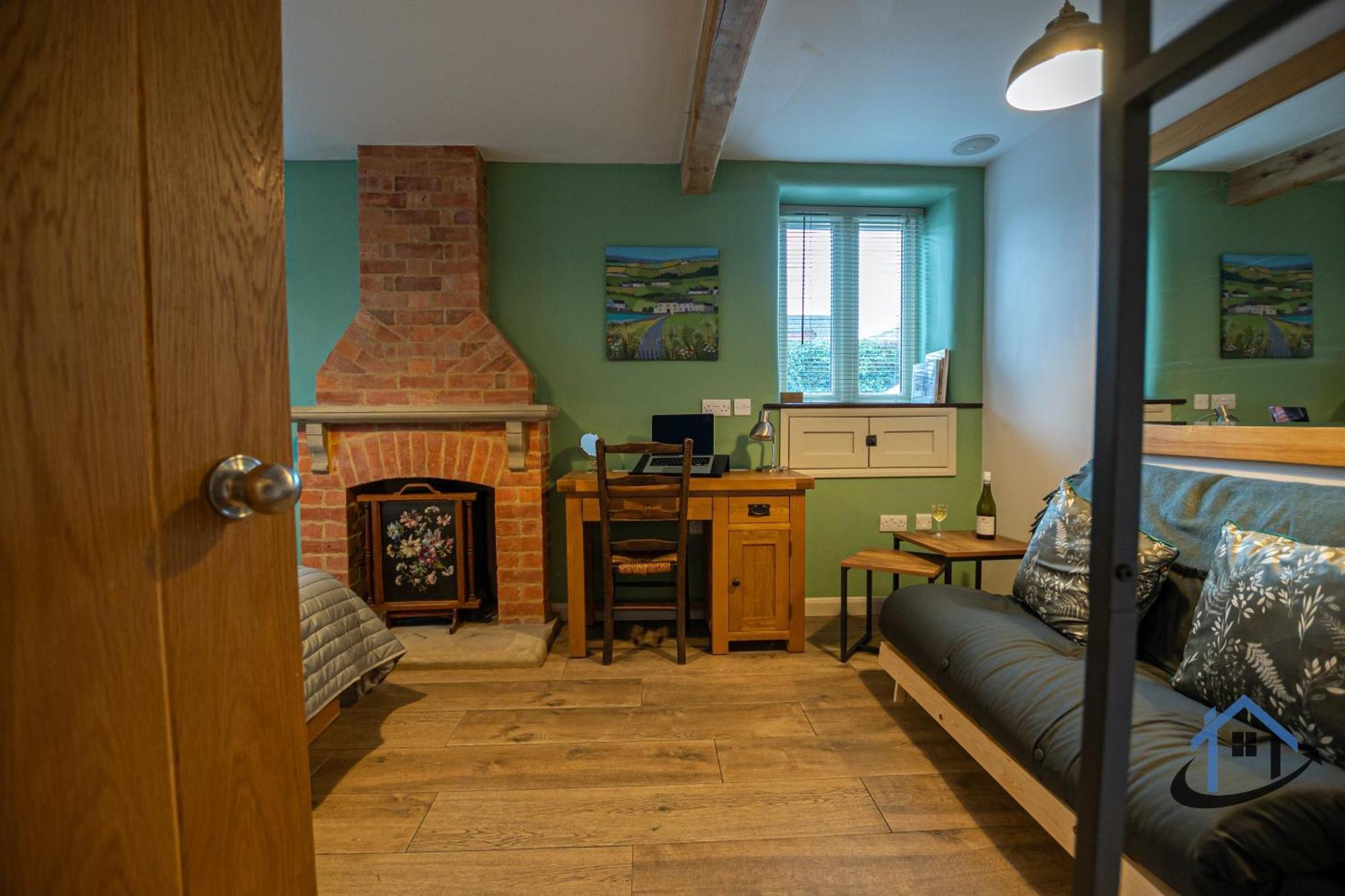 Stanwick Studio, Cosy Country Studio, Sleeps 4, Parking, Wifi